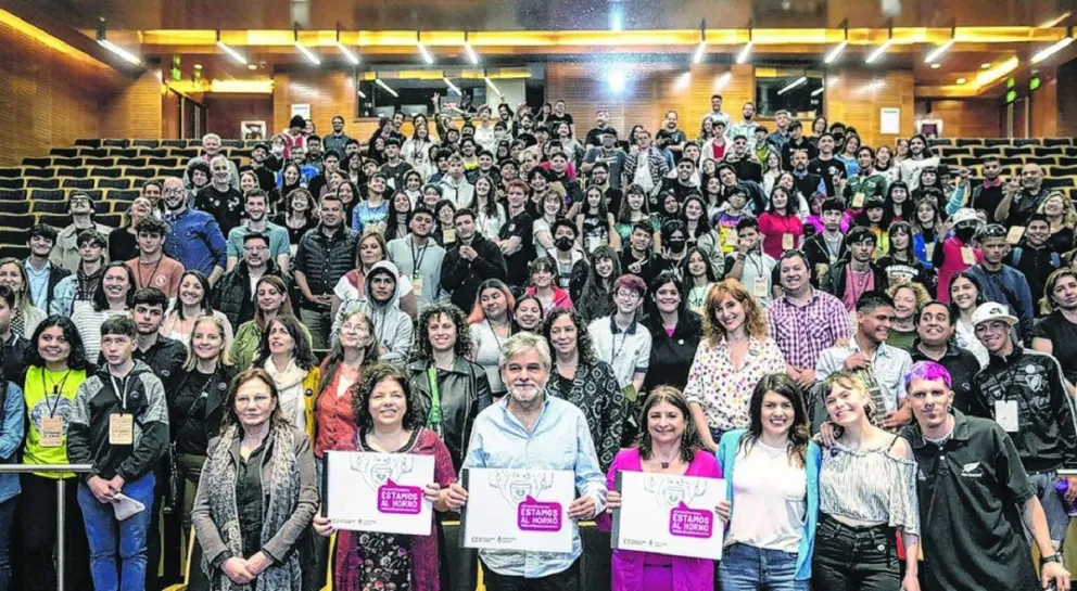 “Estamos al horno” convocó a 130 jóvenes que debatieron sobre crisis climática y crearon un manifiesto colectivo