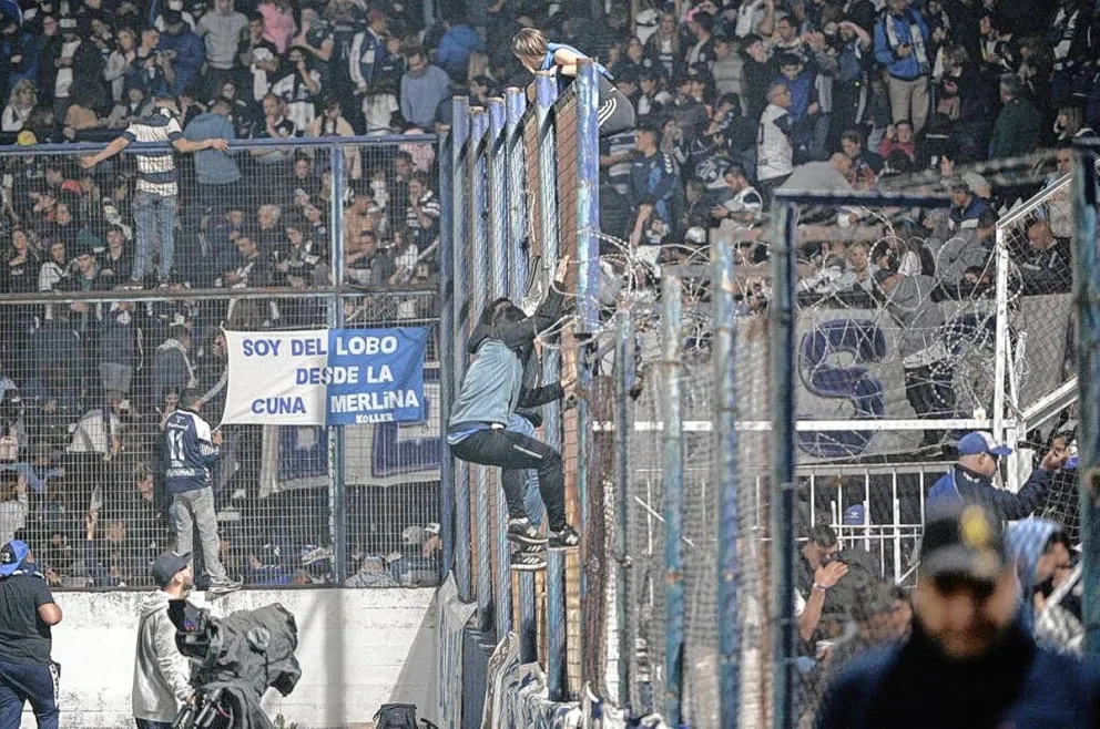 Gimnasia-Boca: el jefe del operativo se negó a declarar y el policía que le disparó a un camarógrafo se justificó