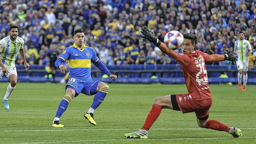 Boca venció a Aldosivi y se subió a la cima del campeonato