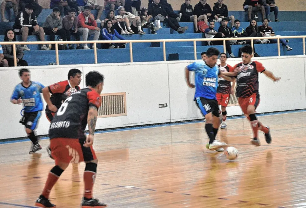 Petrolero goleó al campeón Flamengo