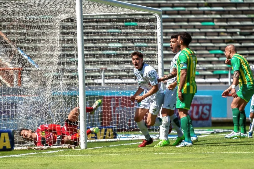 Aldosivi perdió con Banfield y descendió a la Primera Nacional