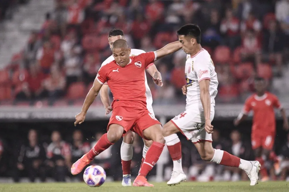 Independiente rescató un empate ante Barracas en medio de un clima tenso en Avellaneda