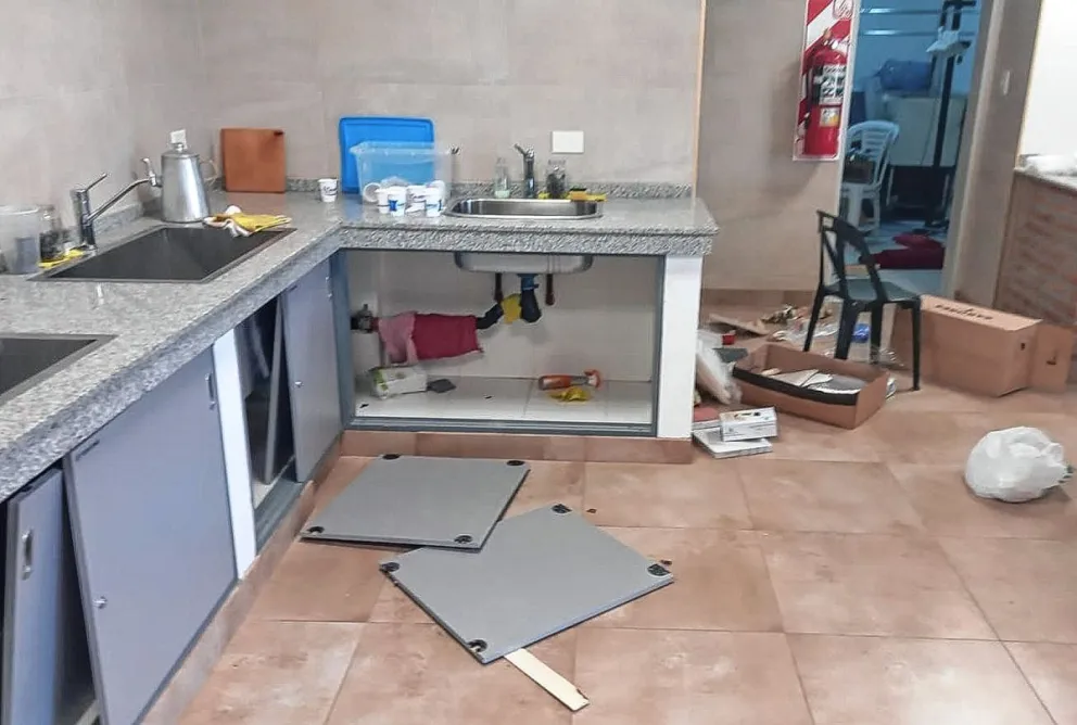 Destrozos y millonario robo en la sede de Federación de Comunidades Extranjeras