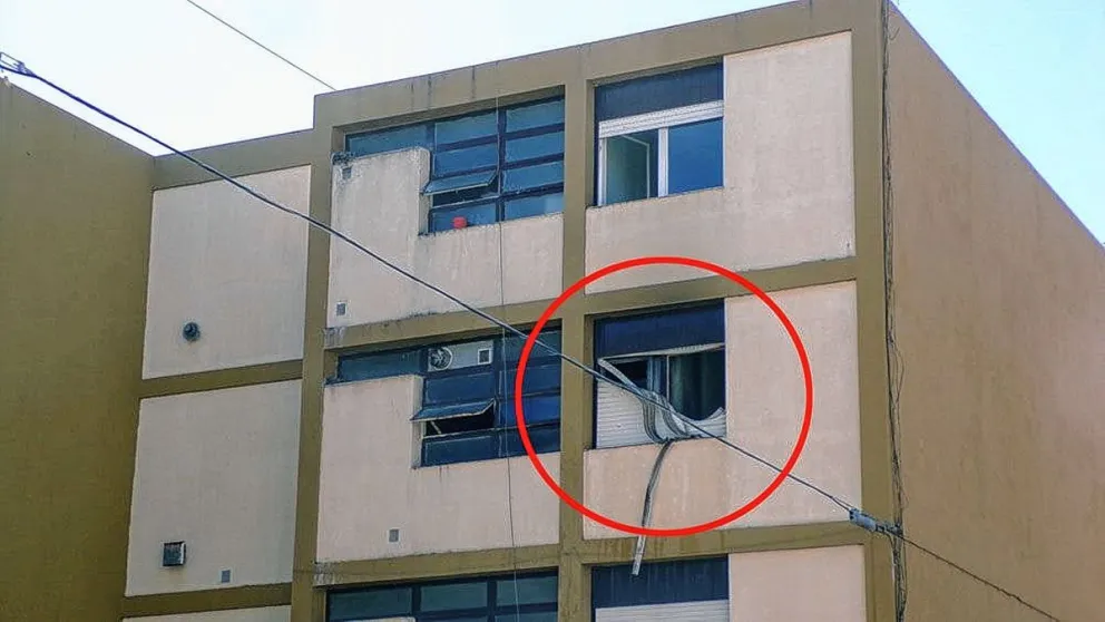 Fuego en departamento de un segundo piso en barrio de Trelew: dos menores al hospital