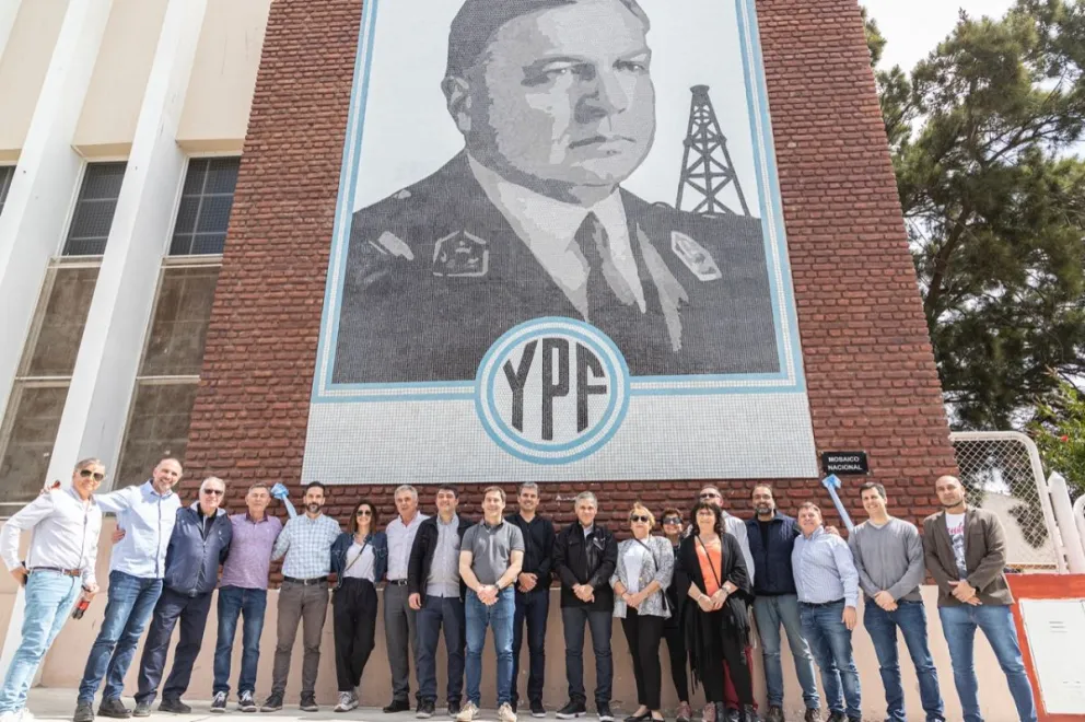 Quedó inaugurado un mural en homenaje a Enrique Mosconi