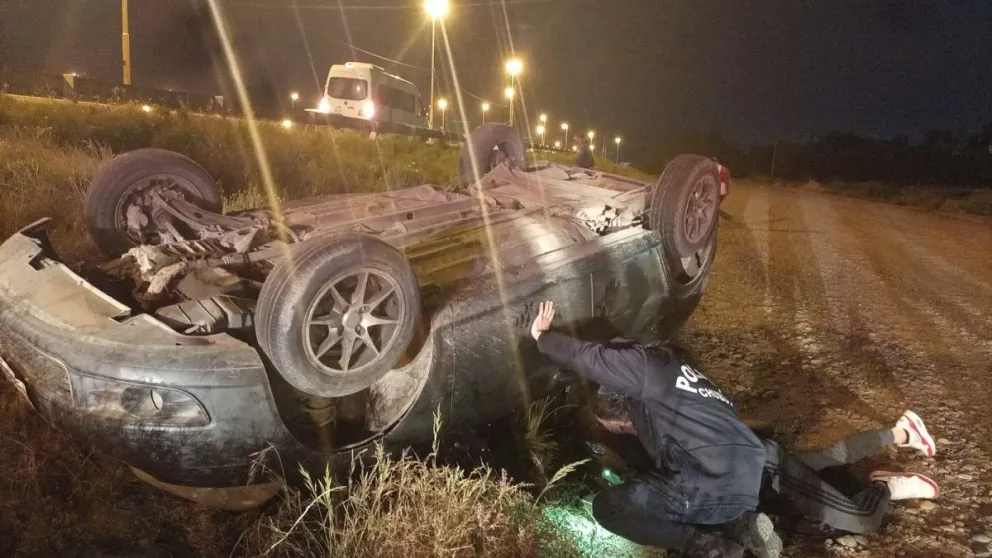 Una pareja lesionada luego de un vuelco en 3 y 26