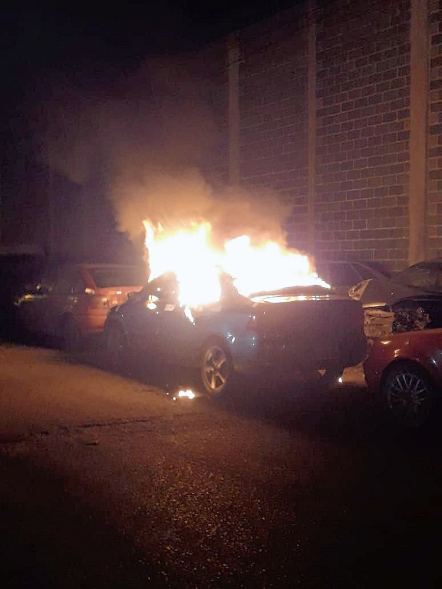 En menos de 24 horas robaron tres vehículos en Trelew y dos aparecieron quemados, el de un policía y una mujer