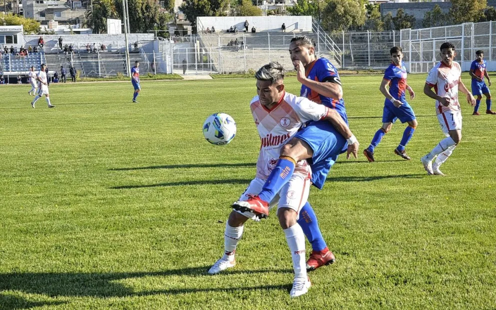 En el debut, Huracán superó a la C.A.I. con un gol en contra