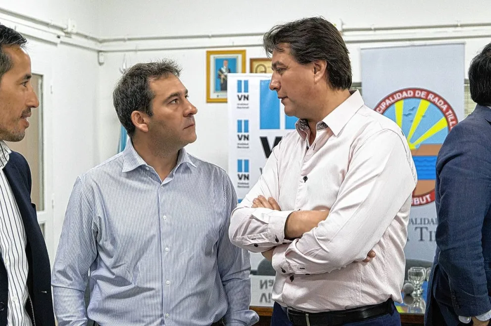 Luque participó de la firma de la obra del ensanchamiento de la Avda. Almirante Brown en Rada Tilly