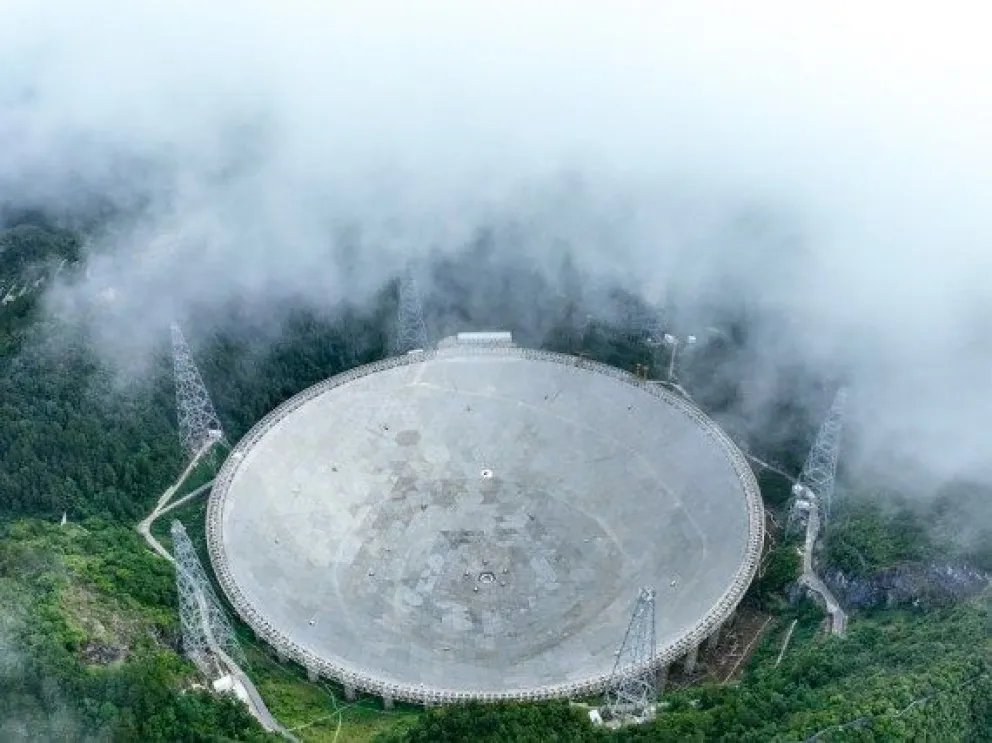Telescopio FAST de China detecta una enorme estructura de gas atómico
