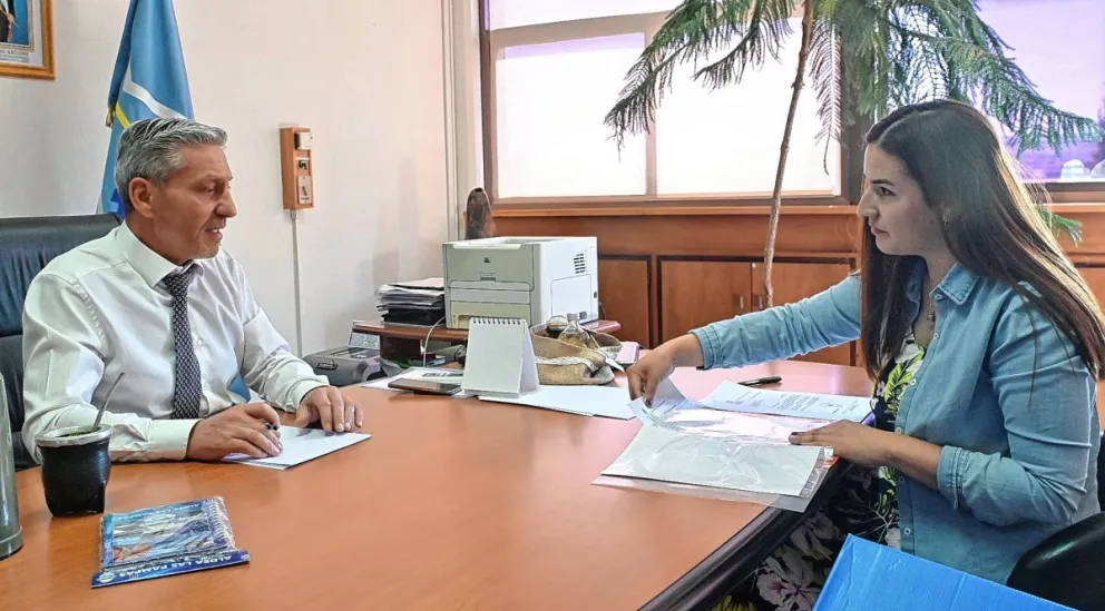 Arcioni se reunió con la jefa comunal de Atilio Viglione y repasó las obras próximas a iniciar