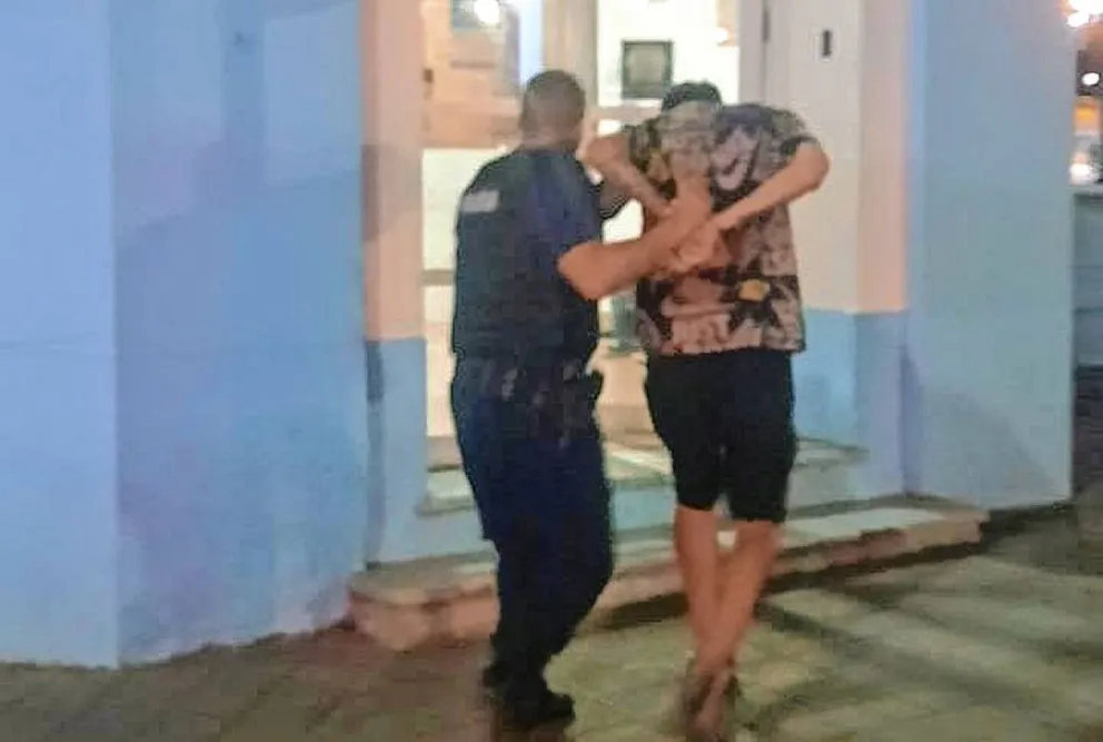 Le robó $ 6.000 a un transeúnte, los quiso gastar en un local nocturno, pero lo persiguieron y terminó preso