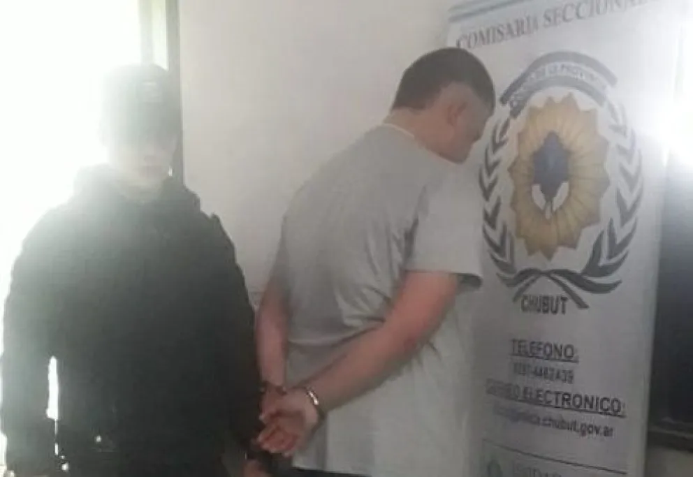 Golpeó a una mujer y le robó el celular: lo atraparon y le dieron una paliza