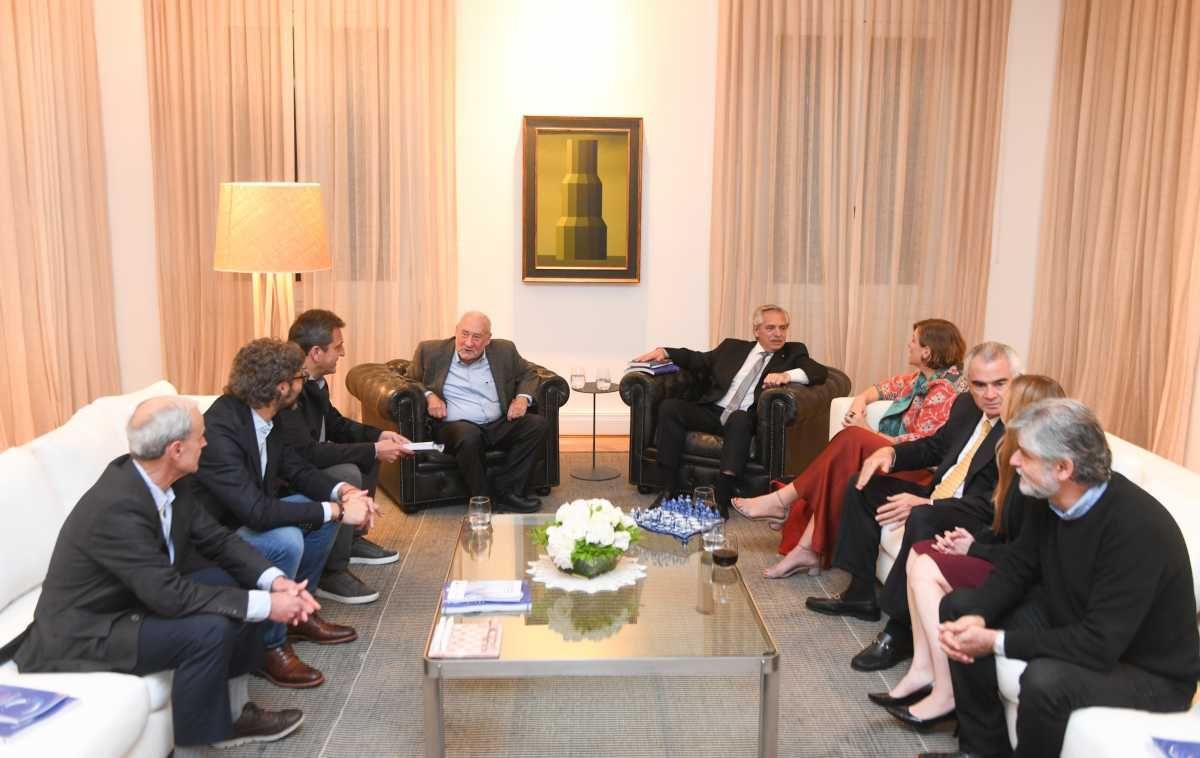 Alberto Fernández recibió a Joseph Stiglitz y al secretario de la Cepal