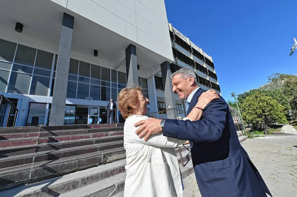 Arcioni se reunió con la rectora de la Universidad Nacional de la Patagonia, Lidia Blanco 