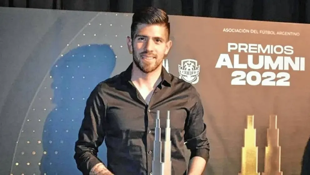 Agustín Rossi ganó el premio Alumni al mejor futbolista del año y habló sobre su futuro en Boca