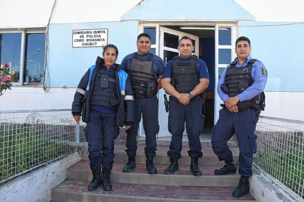 Policías héroes: con maniobras de RCP le salvaron la vida a un niño de 3 años