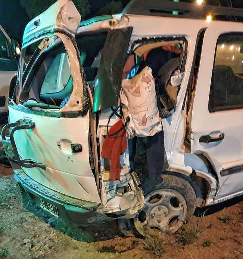 Conductor en terapia intensiva tras resultar herido en choque y vuelco en Playa Unión
