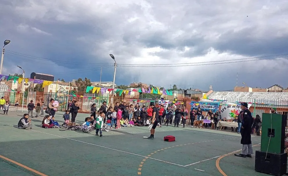 El barrio 30 de Octubre celebró a lo grande con juegos, música, danza y golosinas