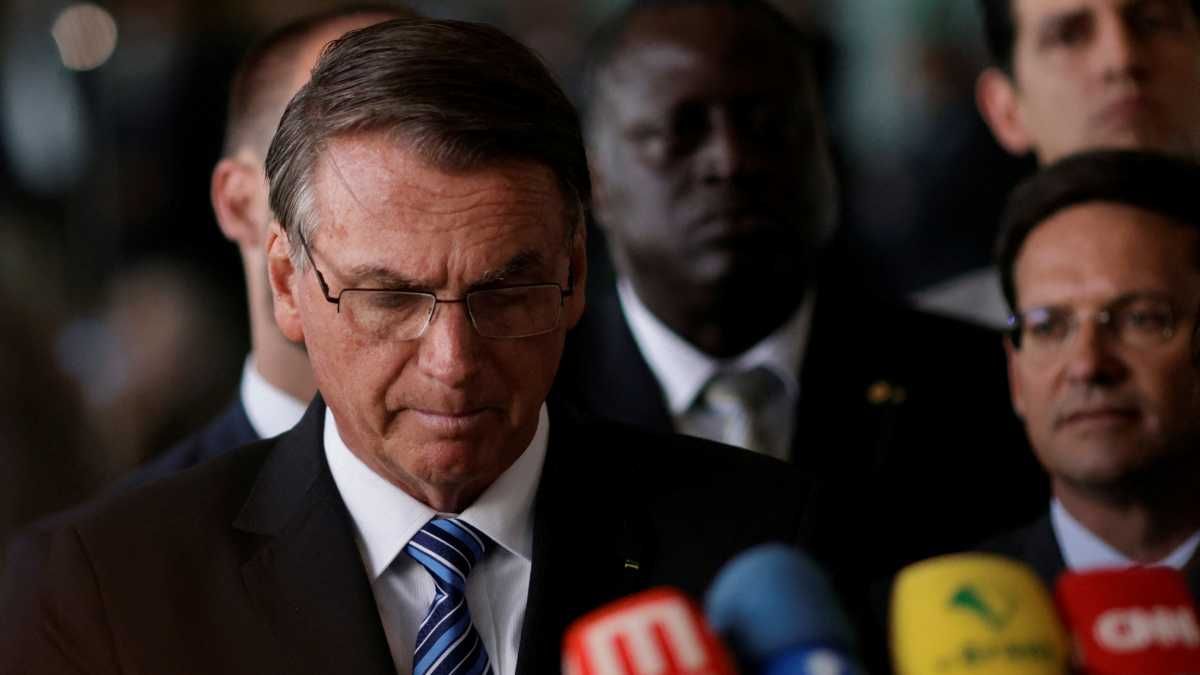 Bolsonaro no reconoce la derrota, pero dice que seguirá "Los mandatos de la Constitución"