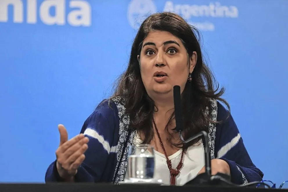 Oficializan el pase a planta permanente de poco más de 11 mil empleados públicos