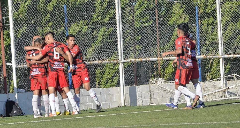 Huracán goleó en Km 5
