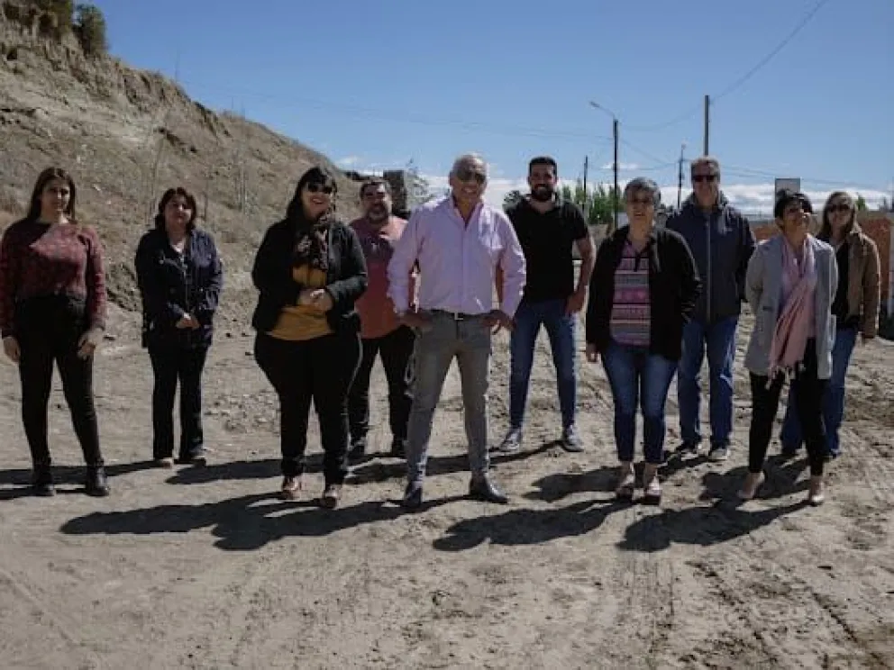 Más calles de Cañadón Seco tendrán pavimento intertrabado