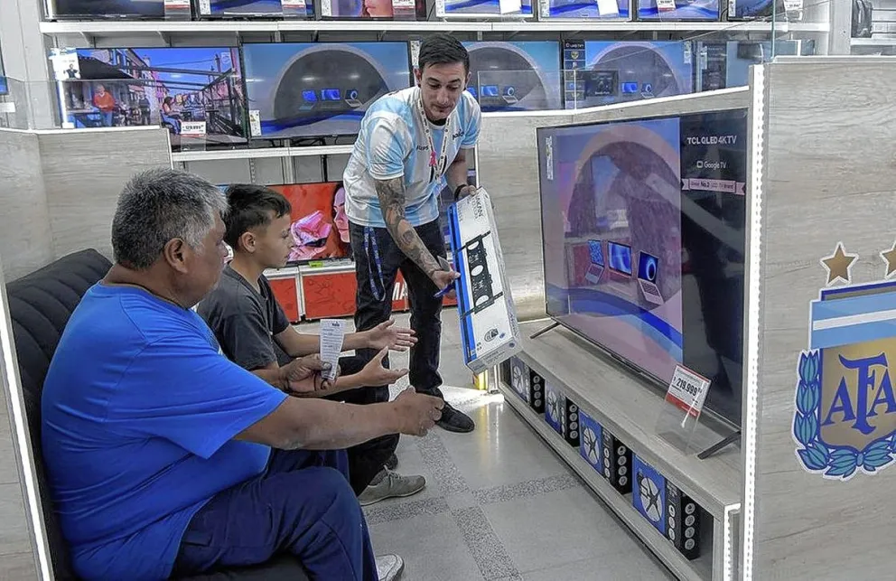 A días del Mundial de Fútbol, aumentó la venta de televisores más de un 40% durante el Cyber Monday