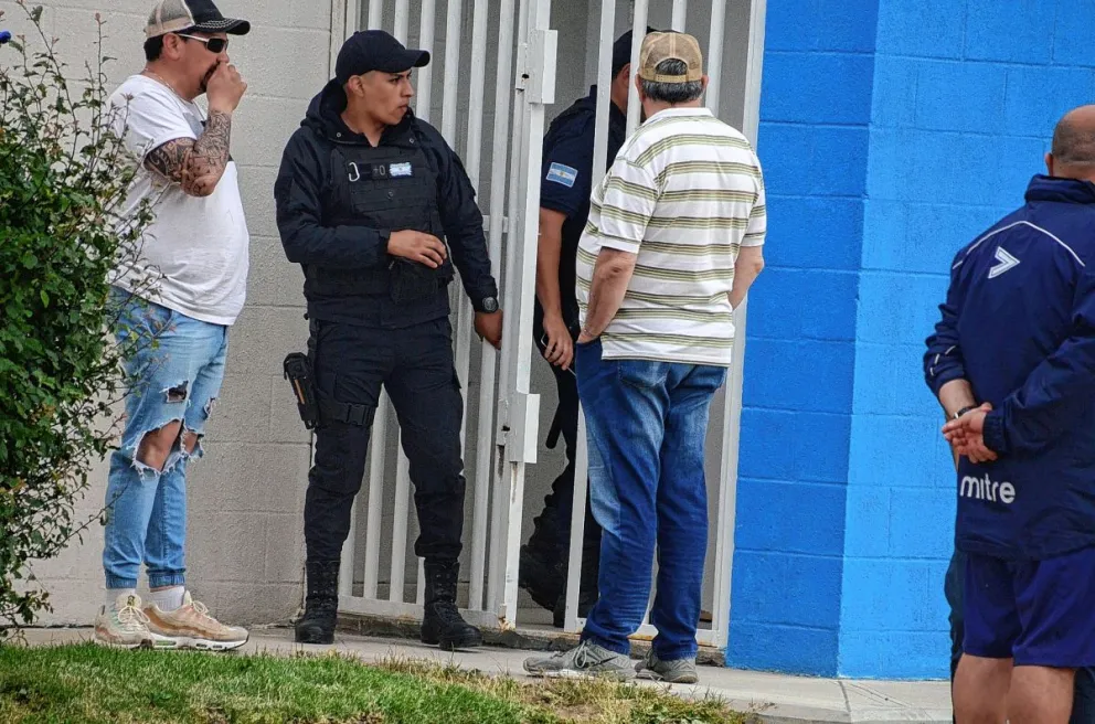 Vecinos de Mosconi renuevan reclamos después del violento domingo en el estadio
