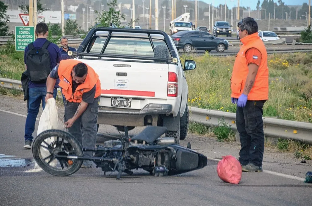 Motociclista grave tras chocar su moto contra una camioneta en la ruta 26