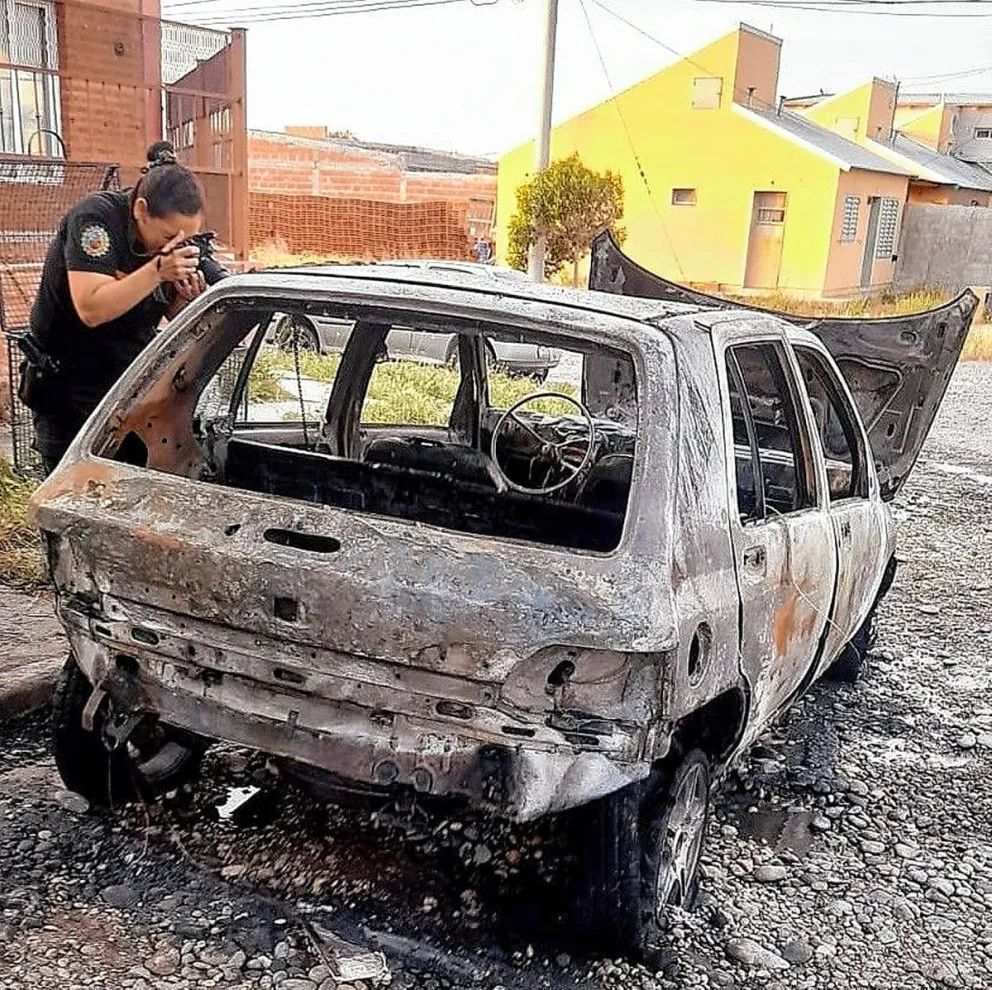 Le quemaron el auto a un hijo del diputado José Giménez frente a la casa de su padre