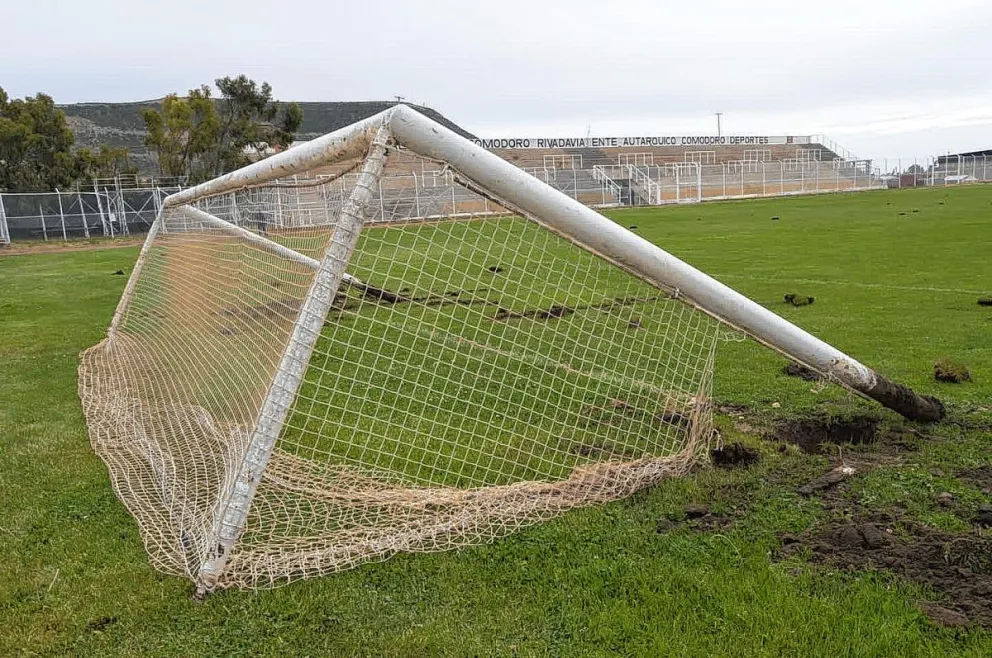 Por los hechos vandálicos en el Estadio Municipal, postergaron el clásico comodorense