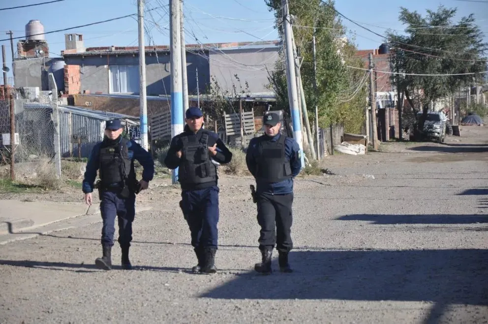 Policías continúan negociando salarios y vuelven a reunirse mañana