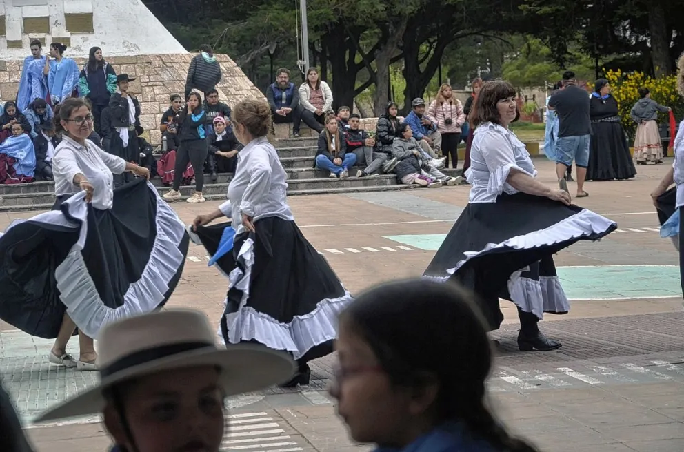 Proyección Sur y Renacer festejaron la tradición en la Plaza San Martín