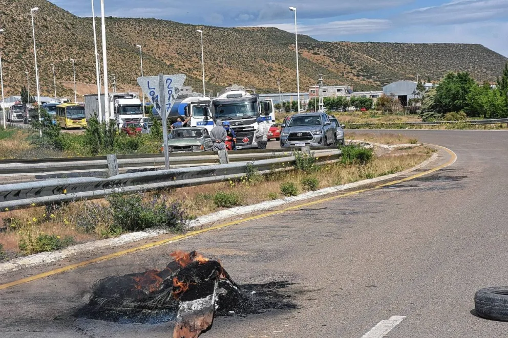 Padres del Jardín 406 volvieron a cortar la ruta 3 y 26 para visibilizar su reclamo