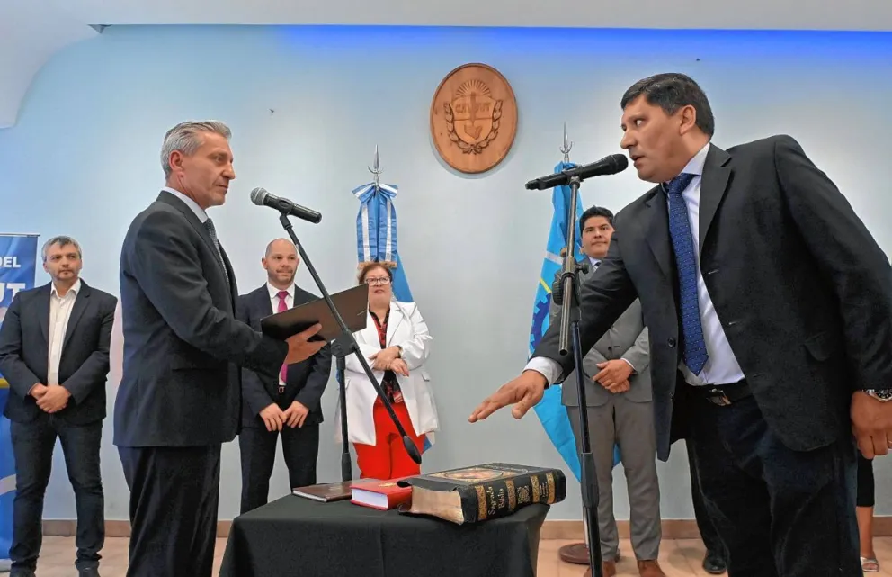 Arcioni puso en funciones a Luis Aguilera como nuevo ministro de Desarrollo Social 