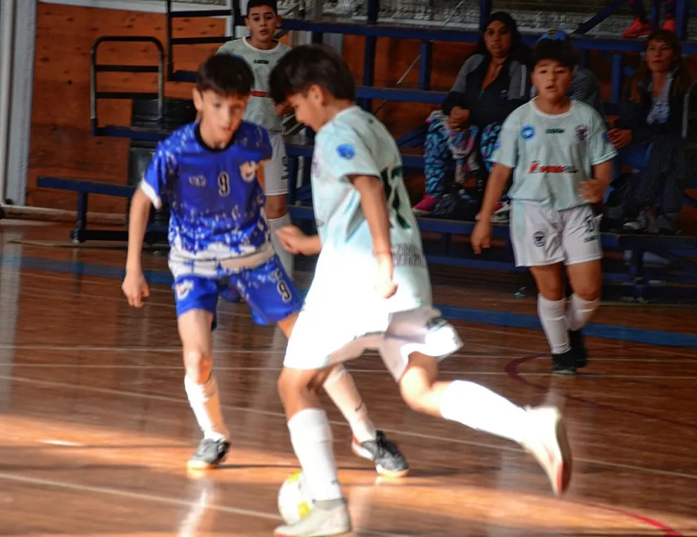 Lanús lidera en tres categorías