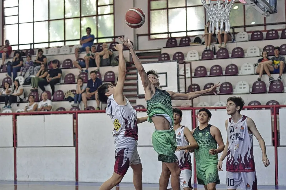 Se presenta el puntero Gimnasia Verde