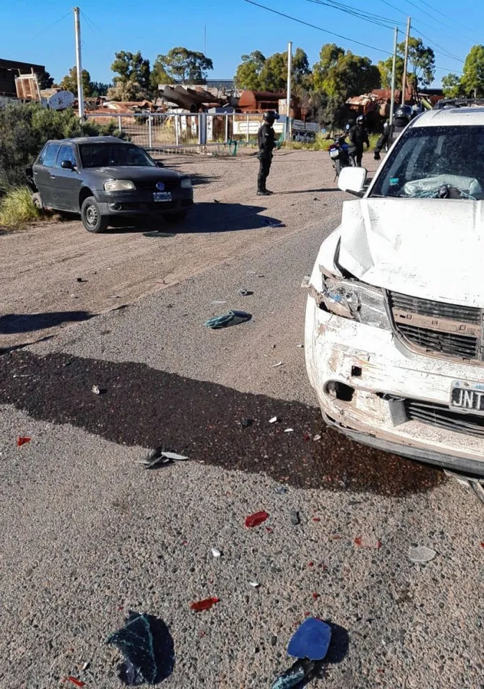 Dos conductores al hospital tras choque en cadena de cinco vehículos en acceso a Trelew