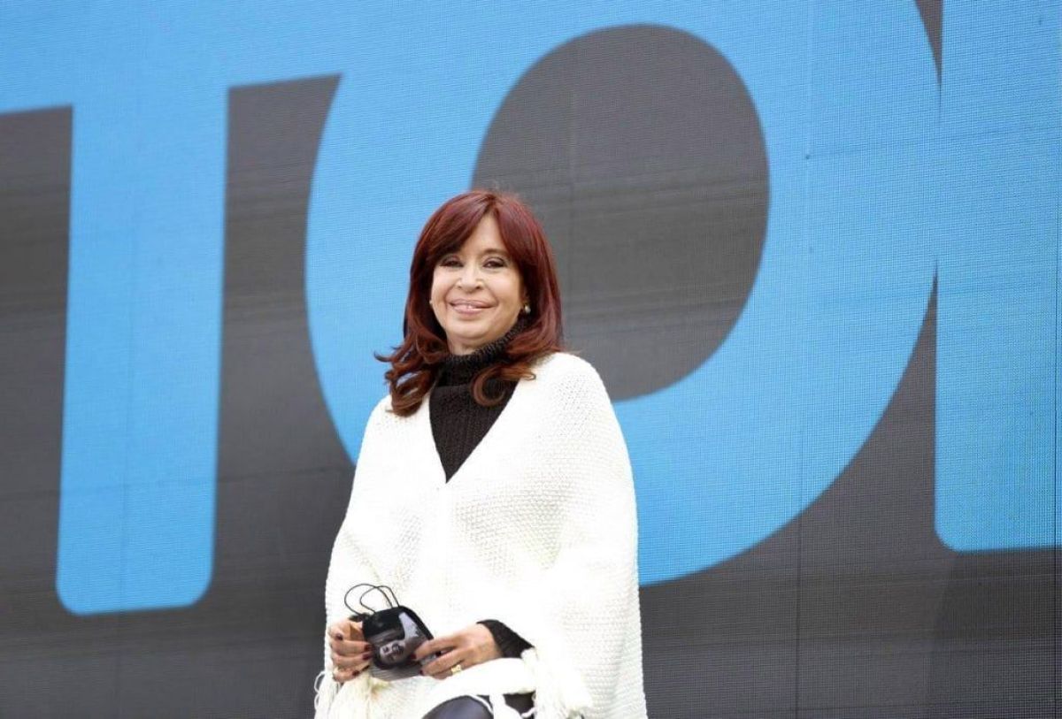 Cristina reaparece en La Plata con expectativas sobre su mensaje en medio de la interna