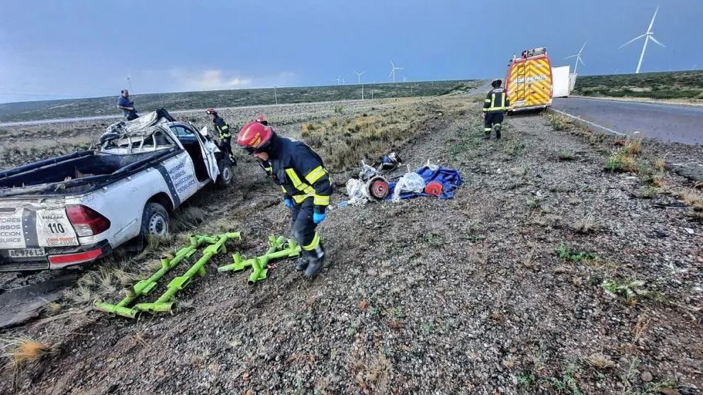 Volcó cerca de Trelew camioneta de empresa de La Pampa que iba para Comodoro: su conductor, herido y hospitalizado