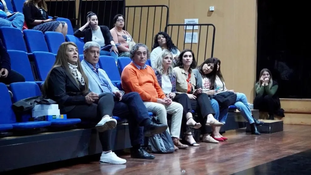Se concretó una charla acerca de la problemática de los suicidios en los medios de comunicación