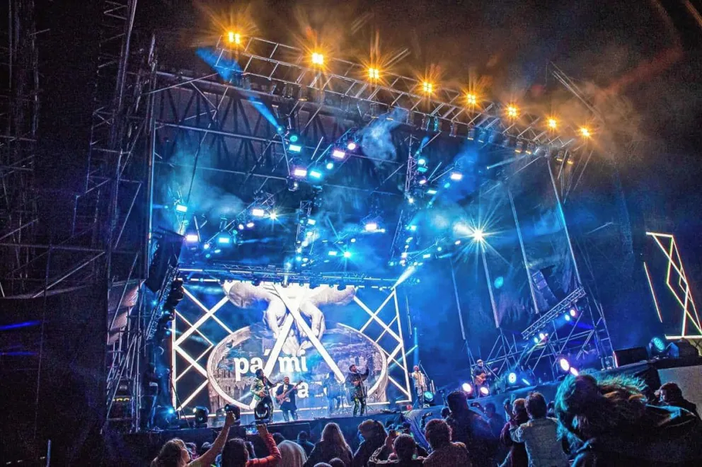 Fue un éxito total la primera noche  del Festival 121° Aniversario de Caleta Olivia