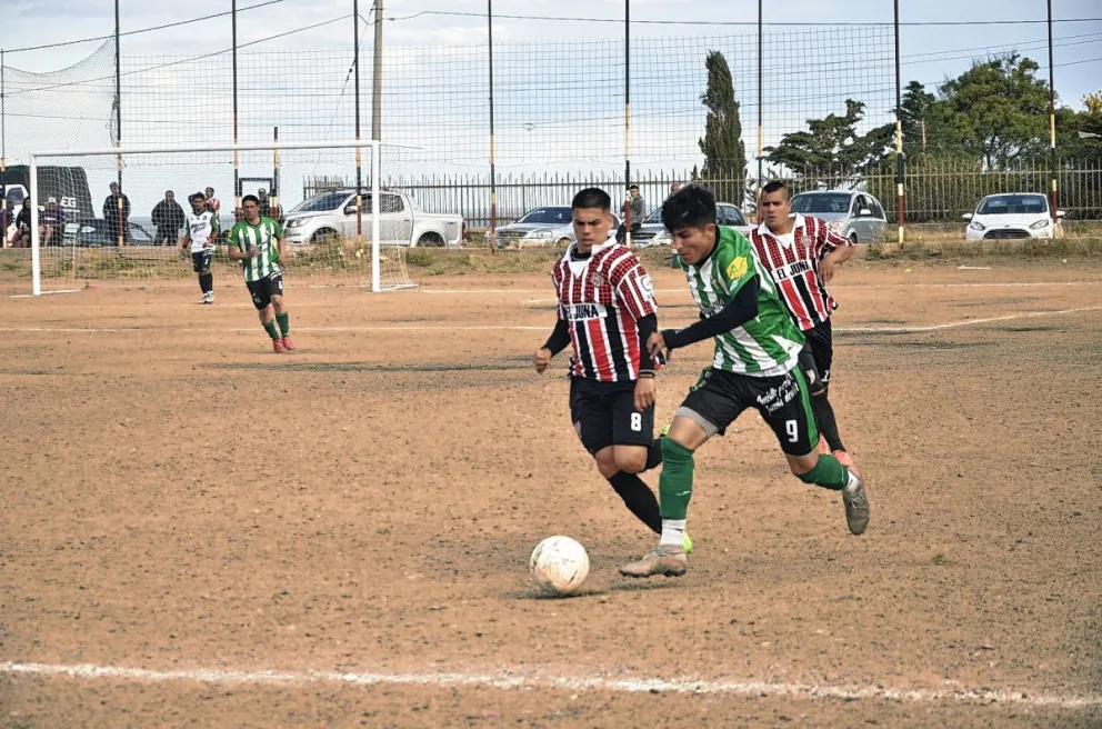 Laprida sigue tercero