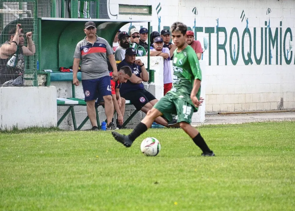 Ganó Petroquímica y es líder en la Zona B