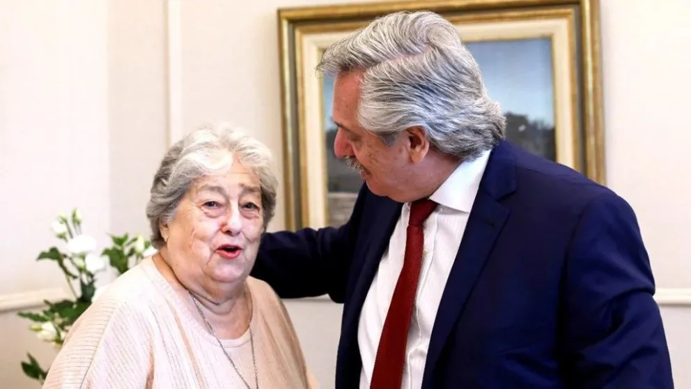 Alberto Fernández lamentó la muerte de Hebe de Bonafini y decretó tres días de duelo