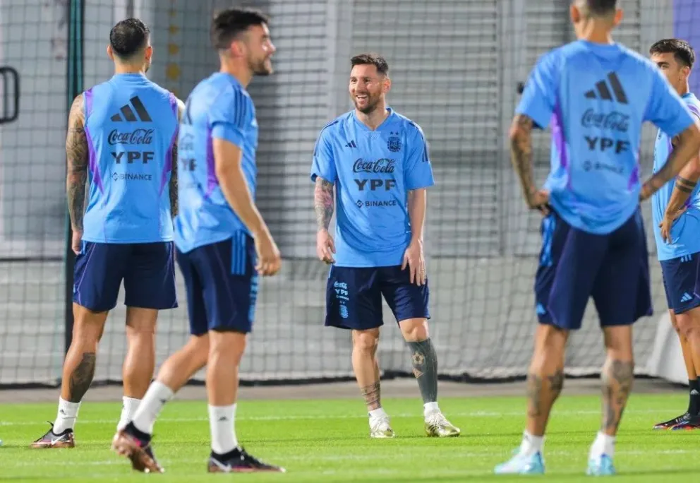 Messi será titular en el debut mundialista y Mac Allister o "Papu" Gómez, la única duda