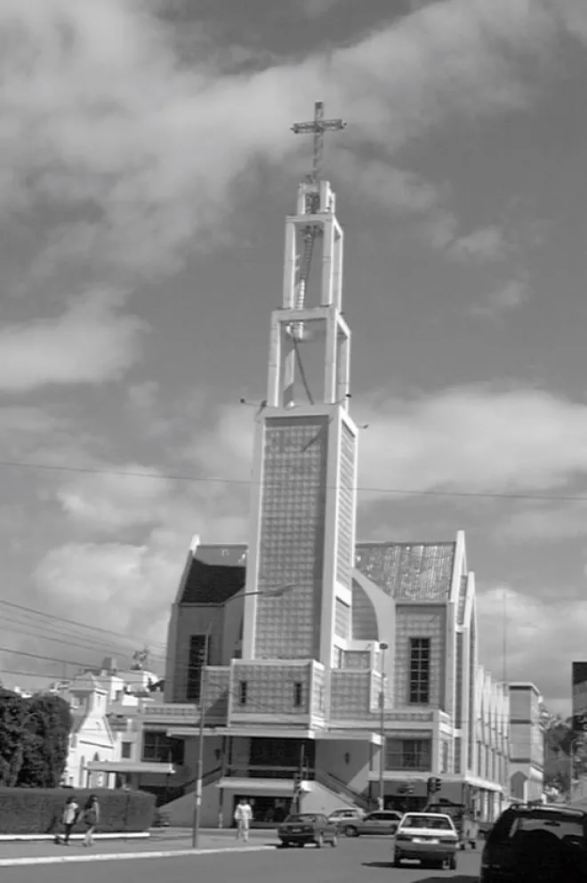 Larga espera para la Catedral de Comodoro