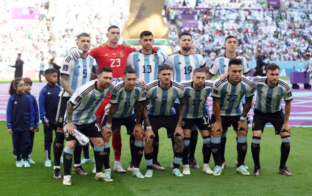 Sin puntos altos en la Selección argentina, en un debut que quemó todos los papeles