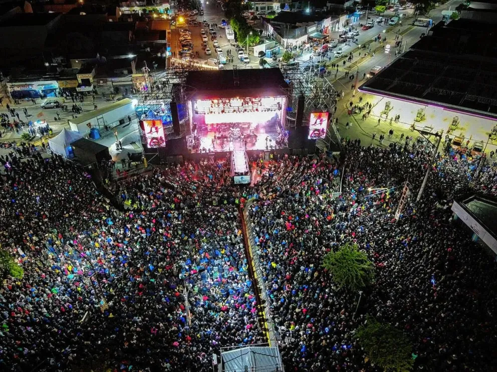 40 mil personas en una tercera noche de disfrute total en Caleta Olivia
